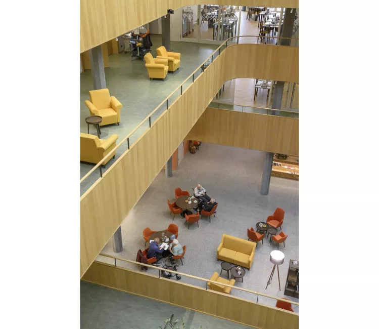 Moments Furniture_EMS St. Bernhard Wettingen