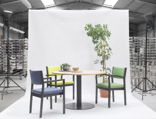 moments production seating collection_eos_dulce_oro_moments furniture